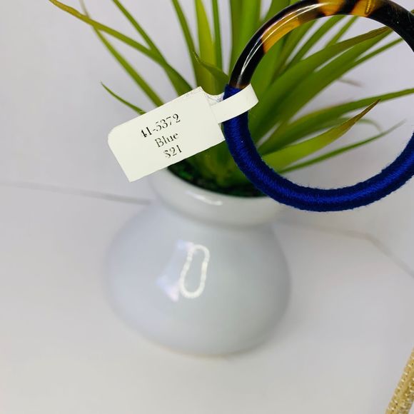 LISA AUGUST Vegan Tortoise Hoop Earrings - Picture 3 of 5